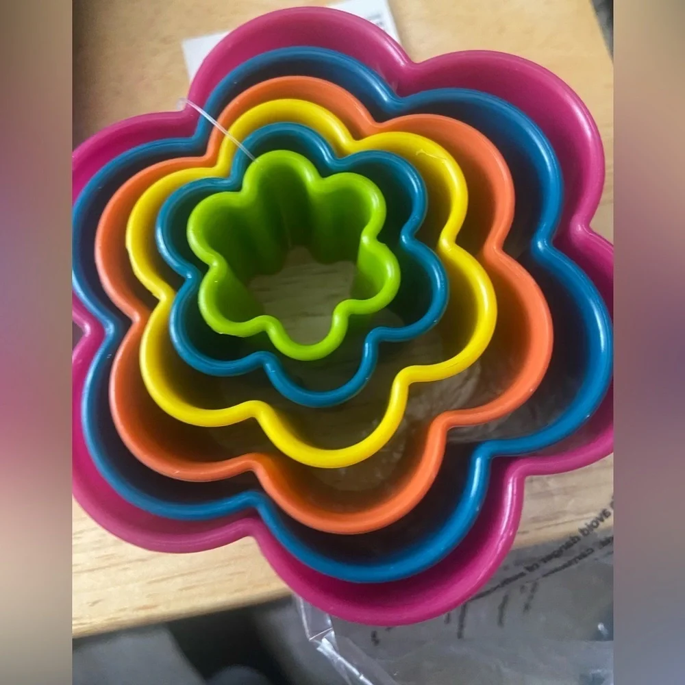 2/sets of Wilton cookie cutters T20